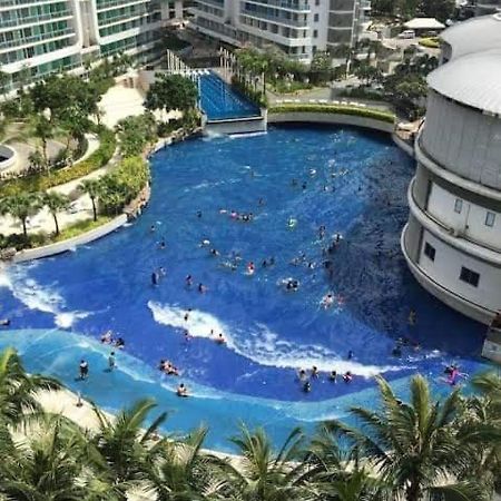 Manila Urban Resort At Azure Esterno foto