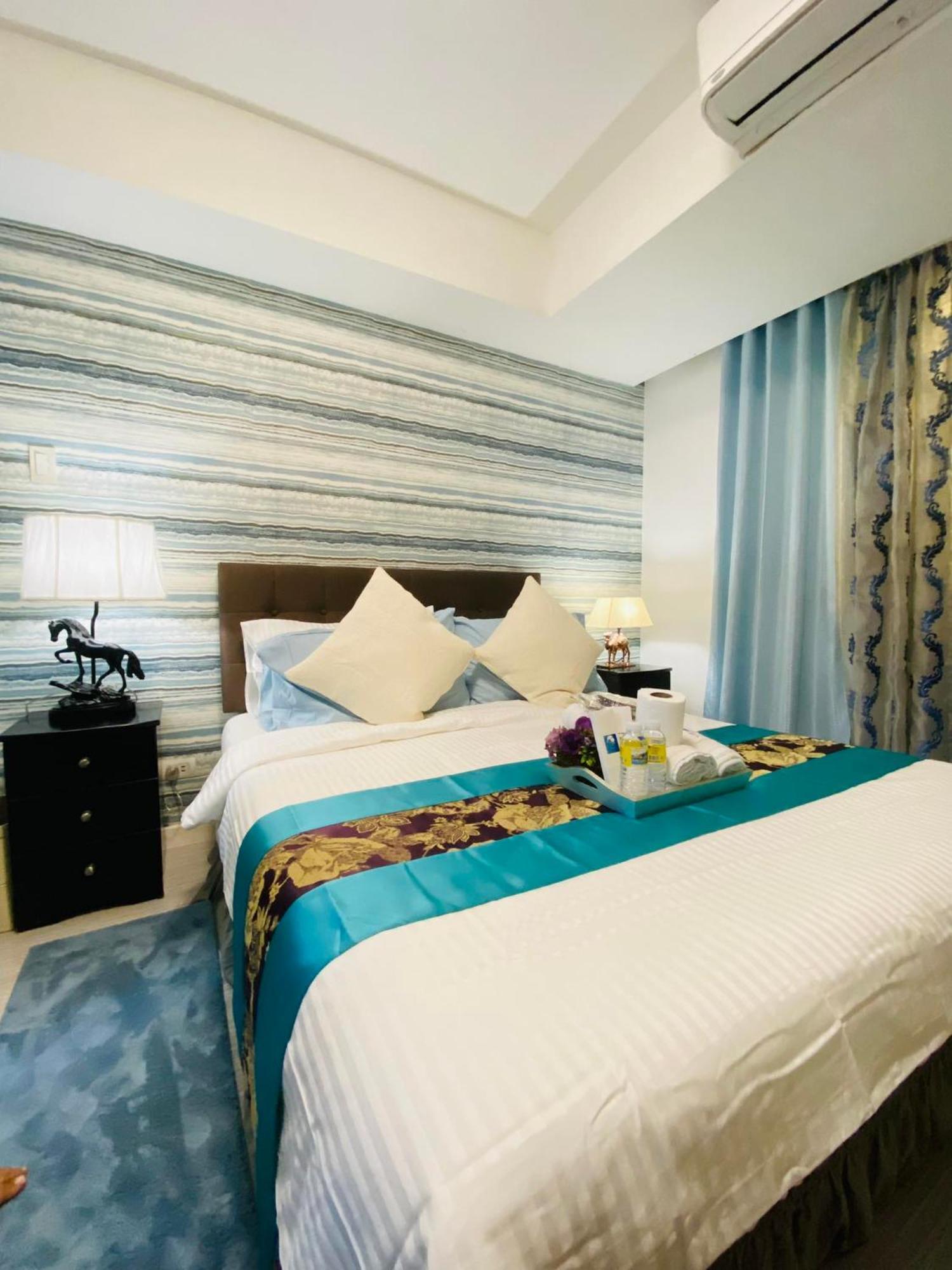Manila Urban Resort At Azure Esterno foto