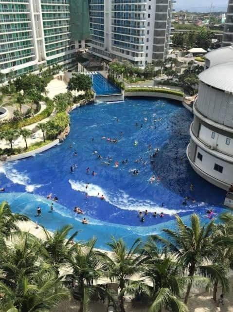 Manila Urban Resort At Azure Esterno foto