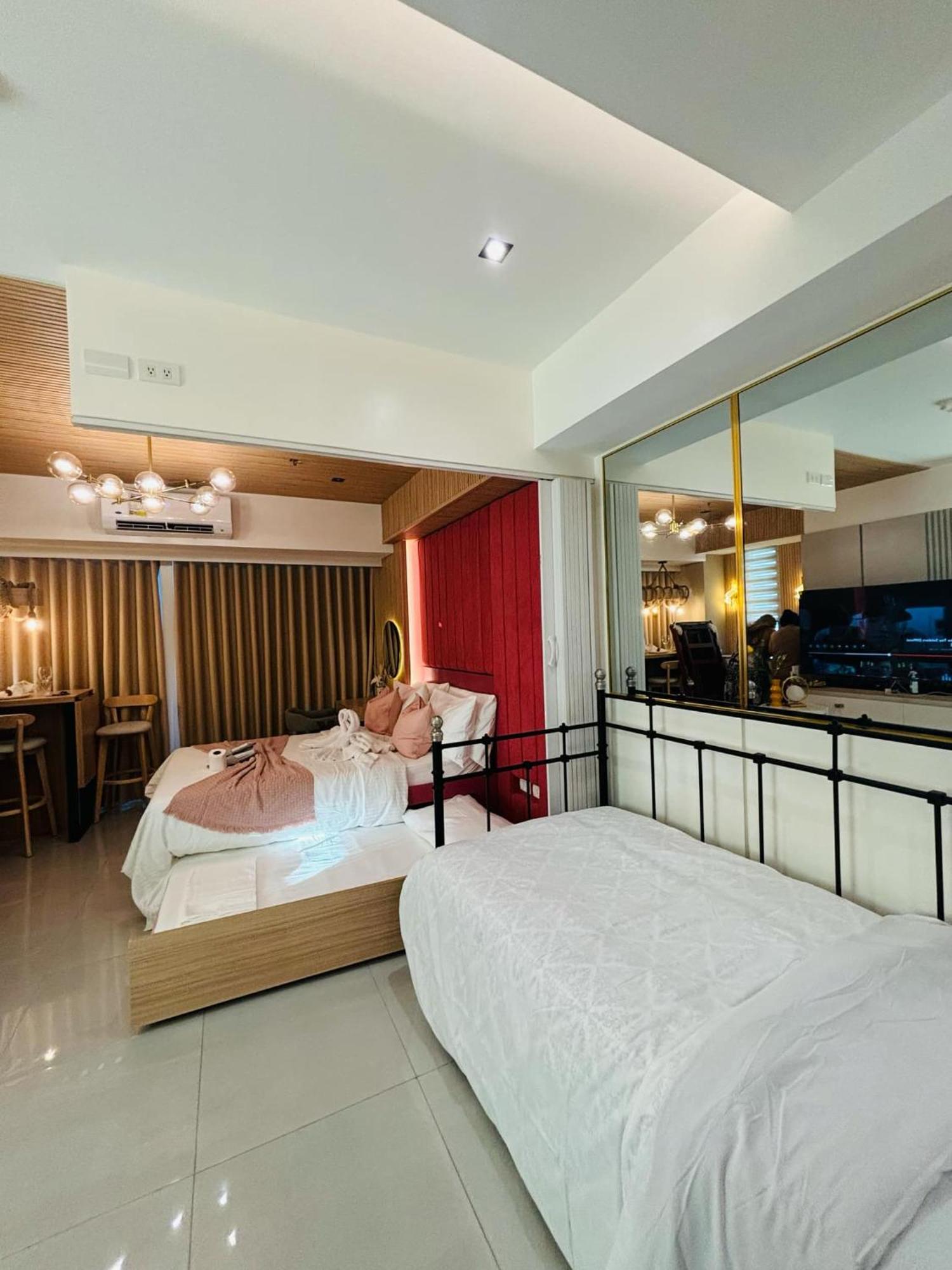 Manila Urban Resort At Azure Esterno foto