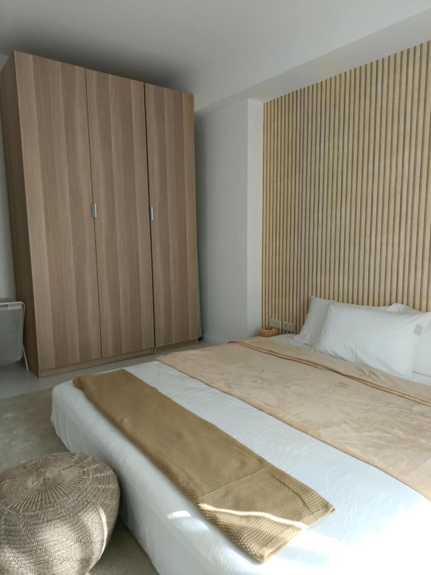 Manila Urban Resort At Azure Esterno foto