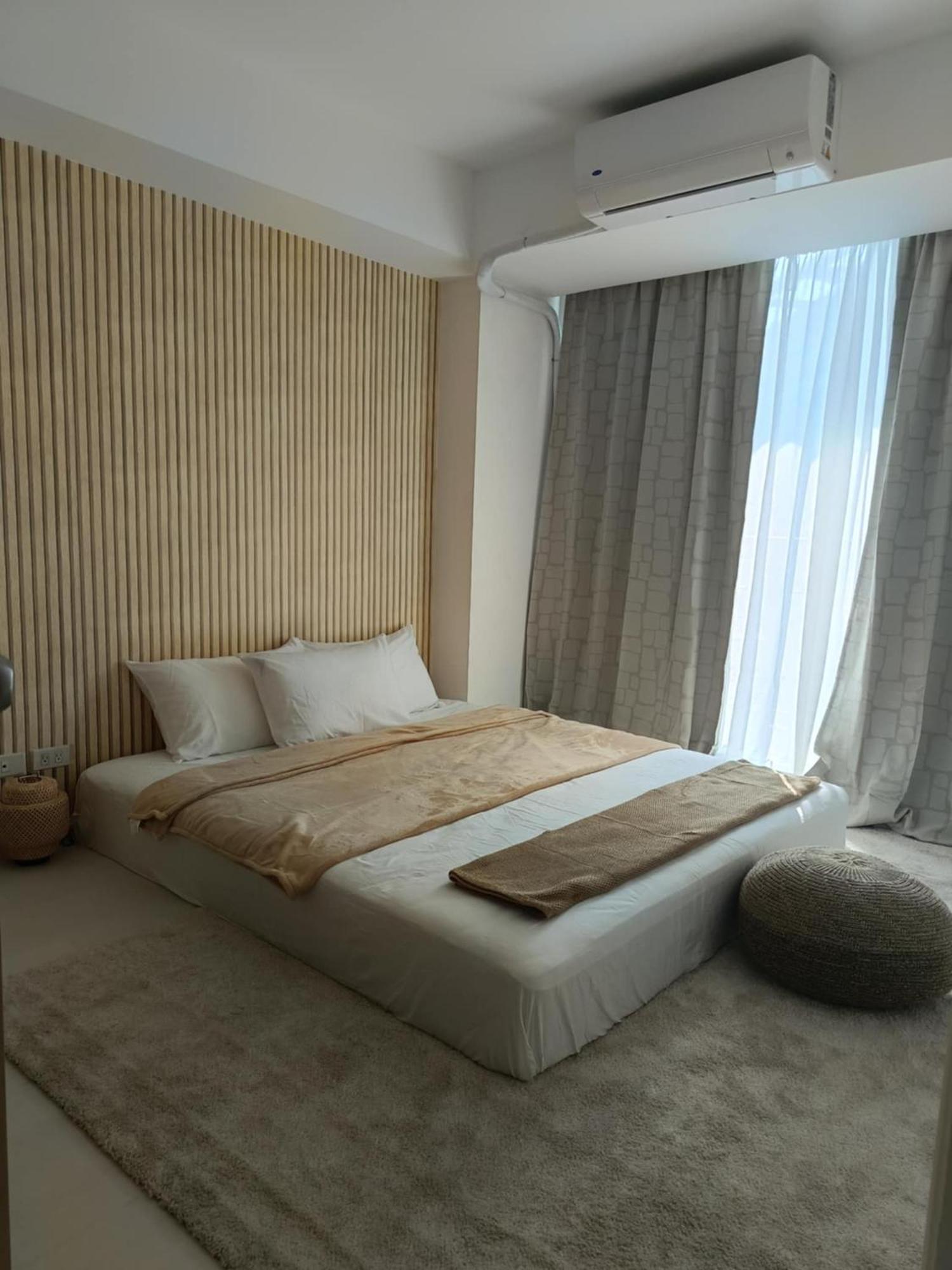 Manila Urban Resort At Azure Esterno foto