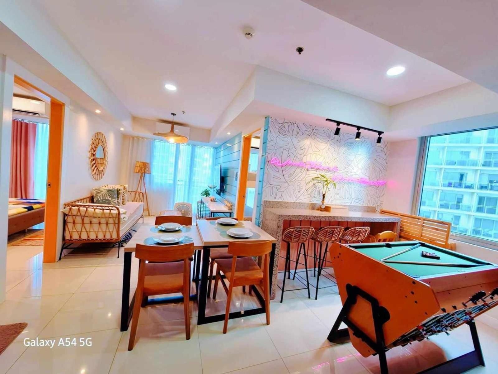 Manila Urban Resort At Azure Esterno foto