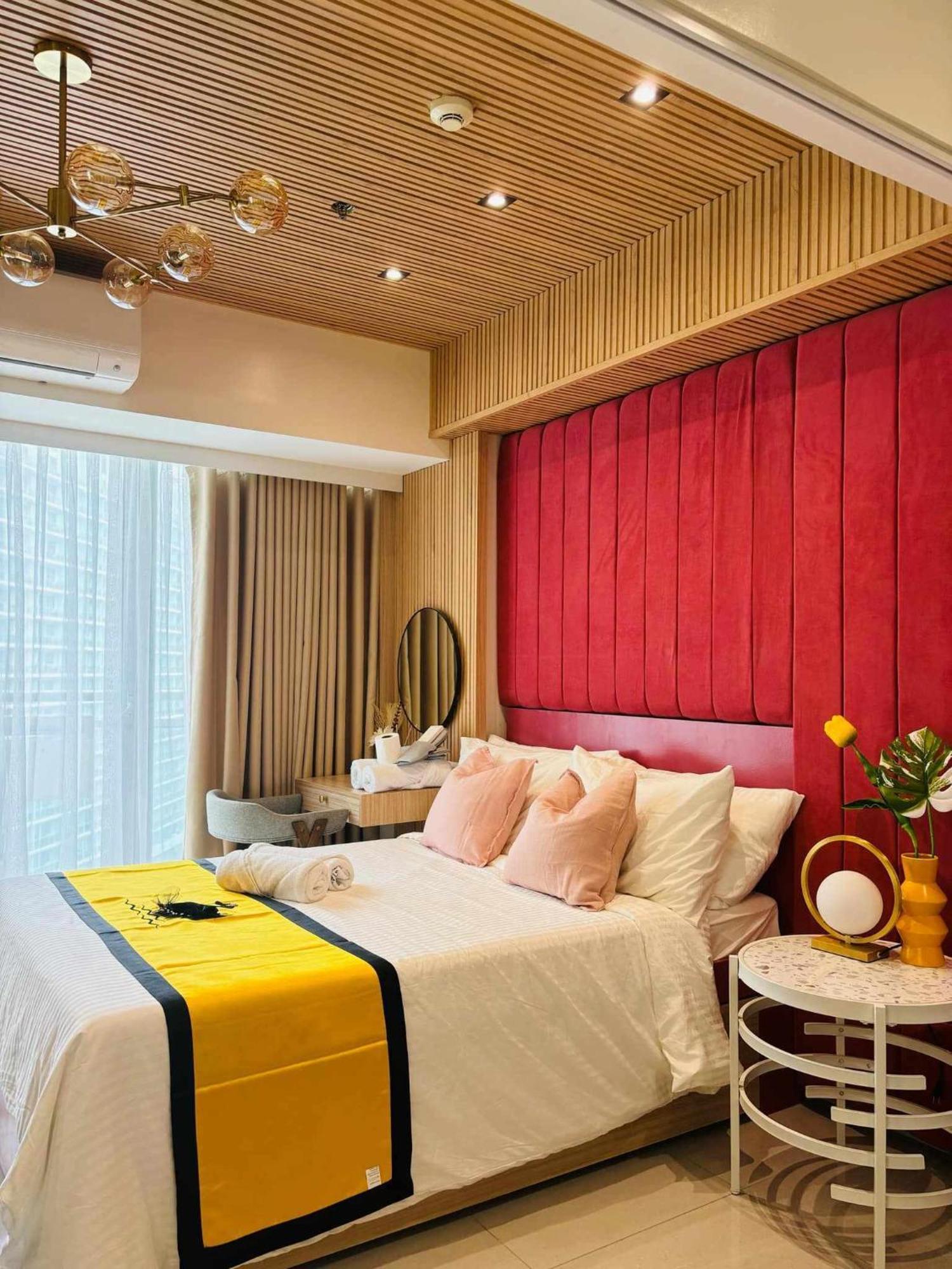 Manila Urban Resort At Azure Esterno foto