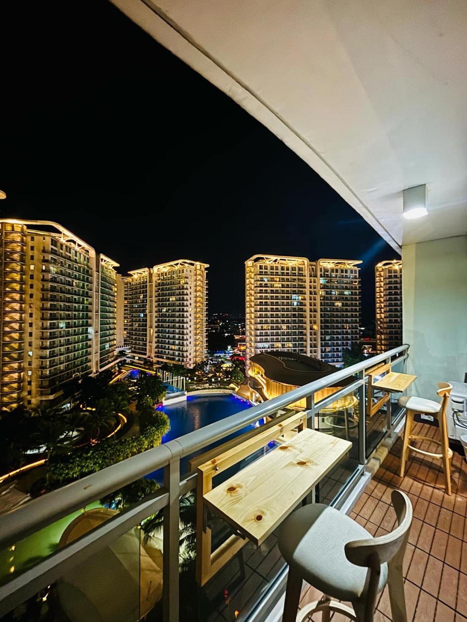 Manila Urban Resort At Azure Esterno foto