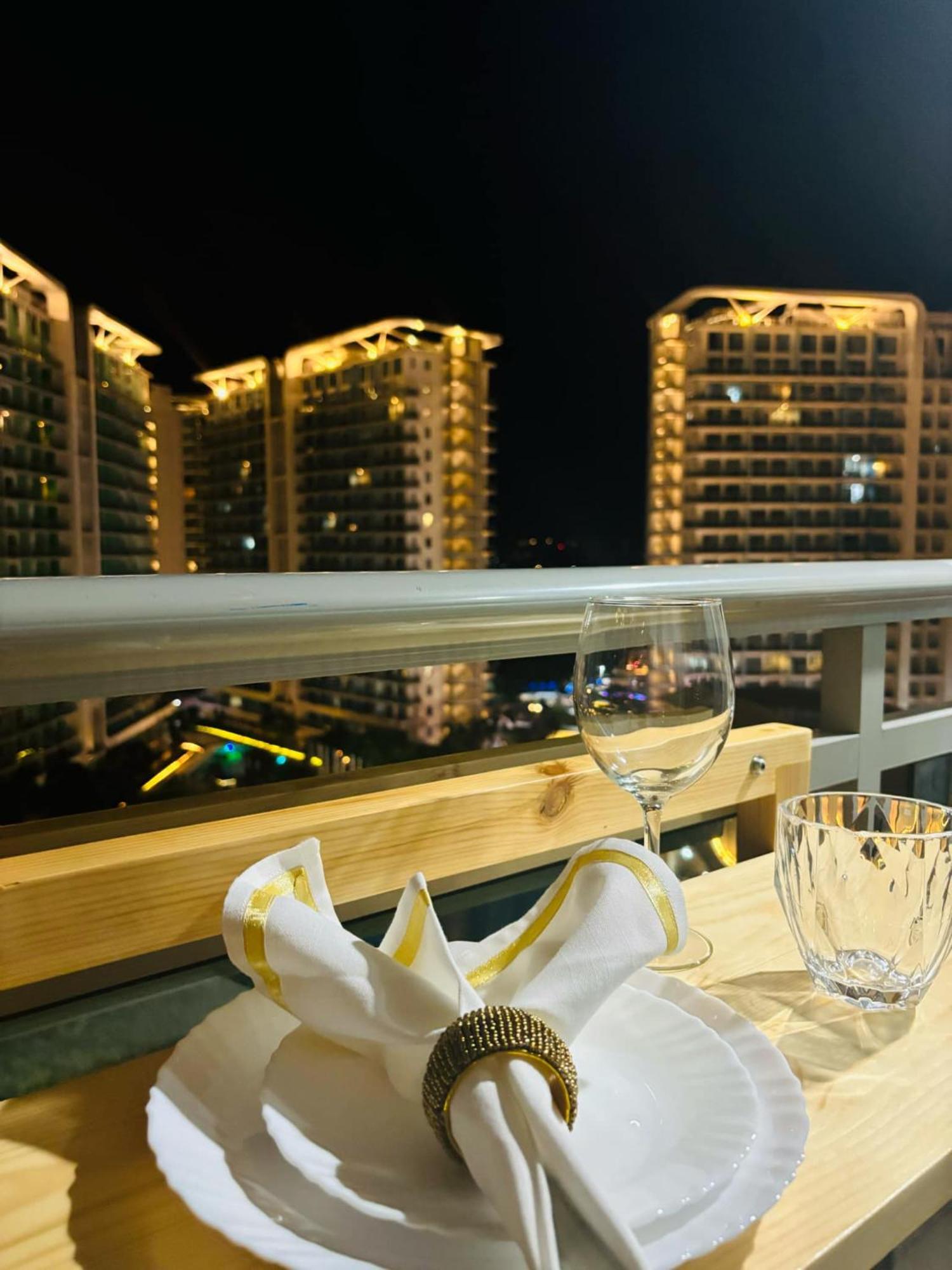 Manila Urban Resort At Azure Esterno foto