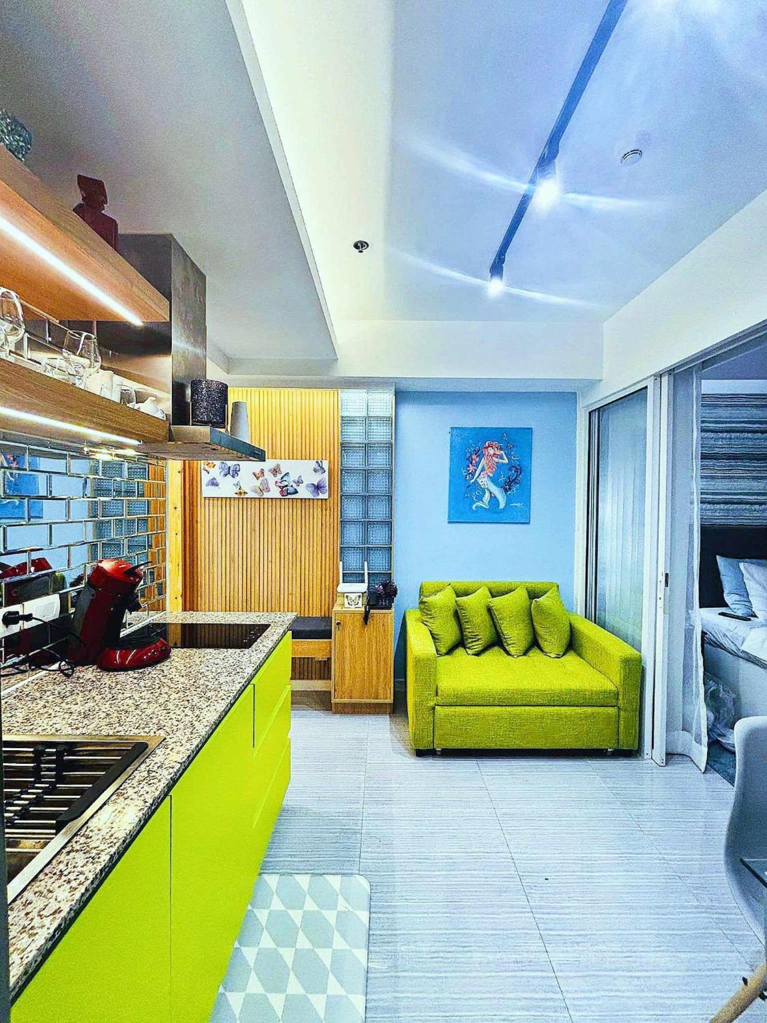 Manila Urban Resort At Azure Esterno foto